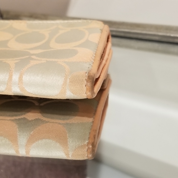 COACH Peach Wallet (FLAWED) - Picture 3 of 6
